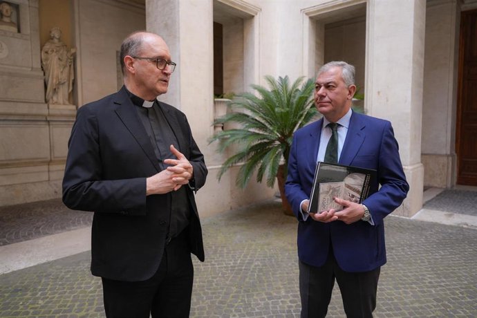 El alcalde de Sevilla, José Luis Sanz, se reúne con Monseñor José Jaime Brosel, rector de la Iglesia Nacional Española de Santiago y Montserrat.