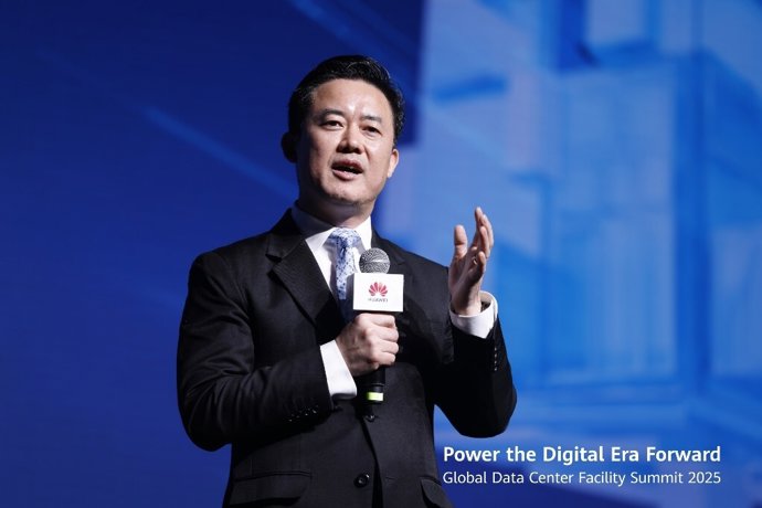 Charles Yang, Senior Vice President of Huawei and President of Global Marketing, Sales and Services, Huawei Digital Power