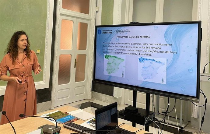 La directora general del Agua, Vanesa Mateo, durante la presentación del proyecto en Sevilla.