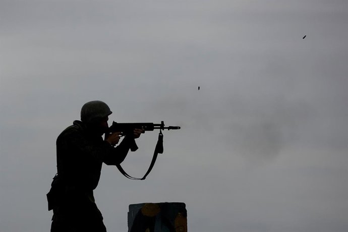 Archivo - Arquivo - Um militar russo durante um exercício.