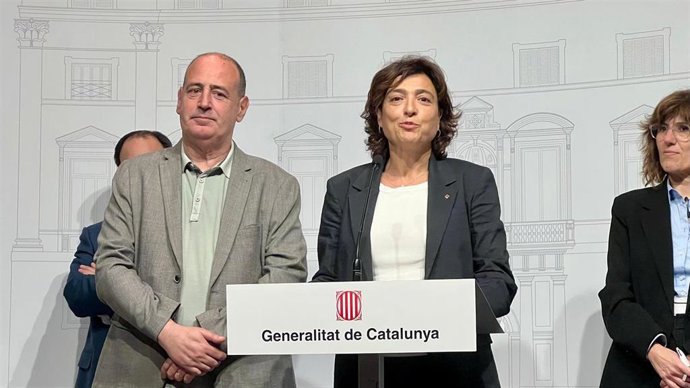 La secretaria general de Presidencia de la Generalitat, Eva Giménez, y el presidente de la CETRA, Carles Ramió