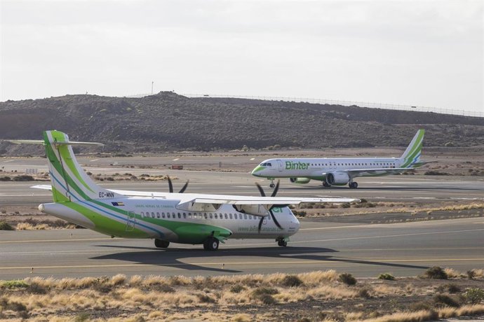 Archivo - Avión de Binter.