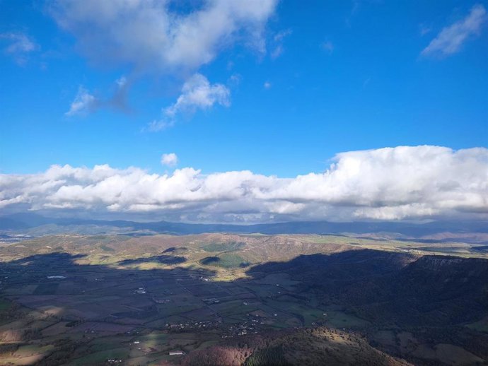 Archivo - Nubes sobre Orduña (Bizkaia)