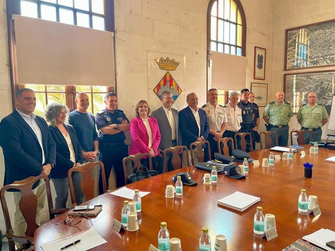 La consellera de Presidencia y Administraciones Públicas, Antònia Maria Estarellas, este jueves en la Junta Local de Seguridad de Ciutadella.