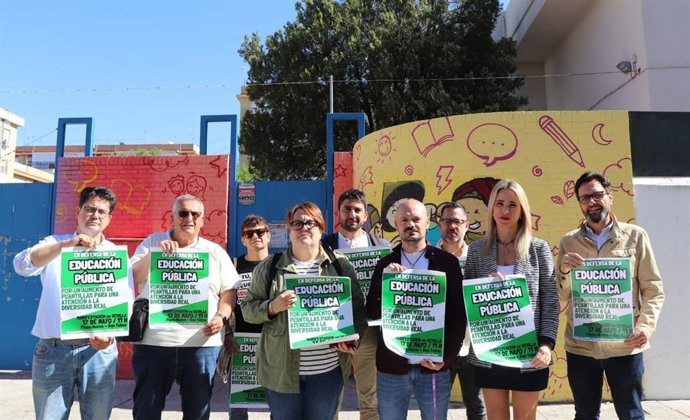 Presentación de una manifestación convocada en Sevilla "en defensa de la educación pública".