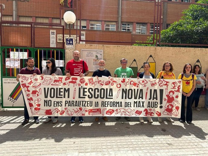 Concentració en el CEIP Max Aub