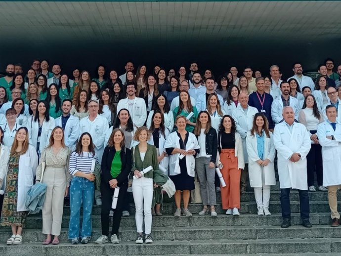 Los residentes con sus orlas de la promoción, con tutores y equipo directivo del sectores  Zaragoza III, que tiene como hospital de referencia el Clínico Universitario Lozano Blesa, y Calatayud