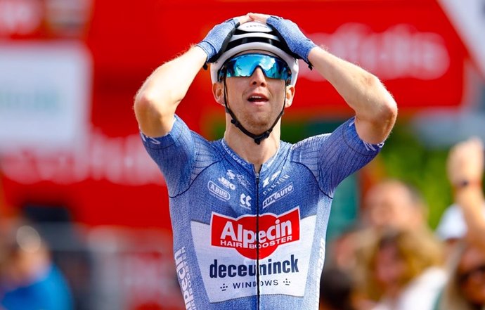 Archivo - El ciclista australiano Kaden Groves (Alpecin-Deceuninck) se impone en la decimocuarta etapa de La Vuelta 2024