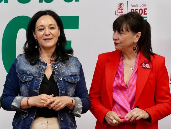 Victoria Fernández (dcha.) y Rafi Crespín en la sede de su partido en Córdoba.