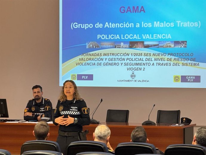 La Policia Local de València es posa al dia per a combatre la violència de gènere