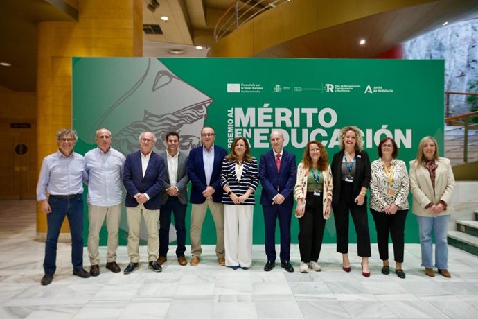 La Junta entrega los Premios al Mérito, que destacan "el valor del esfuerzo y la excelencia" en la Educación.