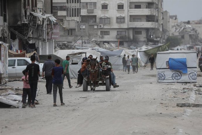 Desplazados palestinos en ciudad de Gaza, en el norte de la Franja de Gaza