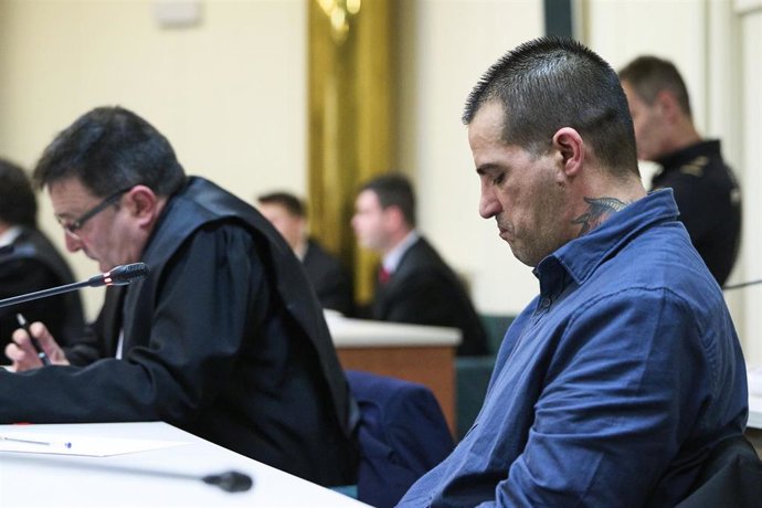 Archivo - El acusado durante el juicio por matar a su pareja y bebé en Liaños de Villaescusa, a 18 de febrero de 2025, en Santander, Cantabria (España).
