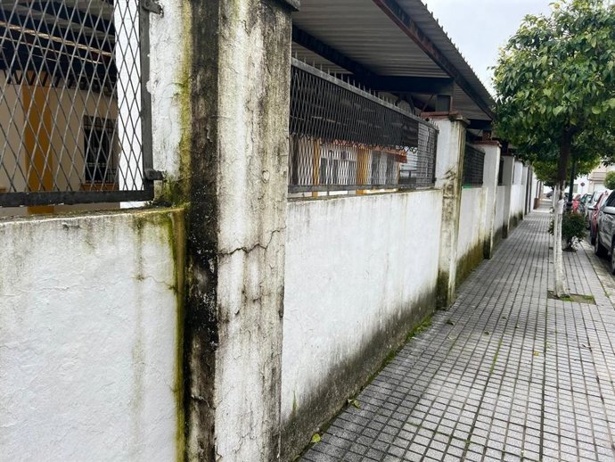Aspecto exterior que presenta el CEIP El Parque, en Palma del Río.