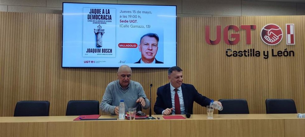 El magistrado valenciano y escritor Joaquim Bosch, participa en Valladolid en la presentación de su libro 'Jaque a la Democracia'