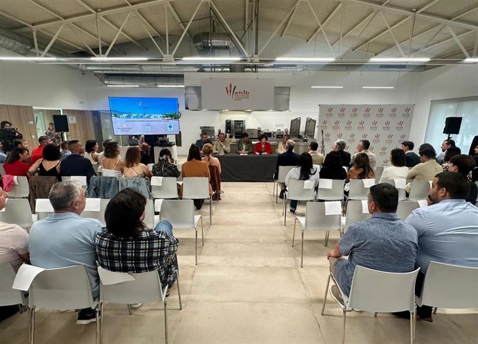 Graduación de la primera promoción de alumnos de Escuela de Hostelería de las Illes Balears (EHIB) en Ibiza.