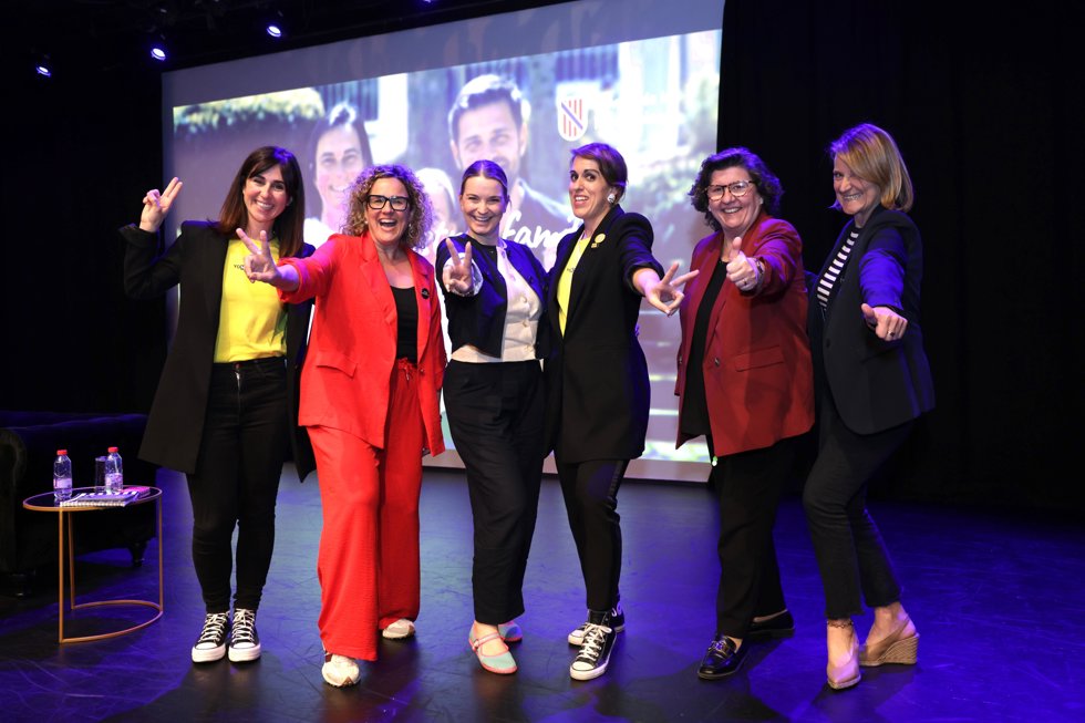 La presidenta el Govern, Marga Prohens, en la conferencia del Club Malasmadres.
