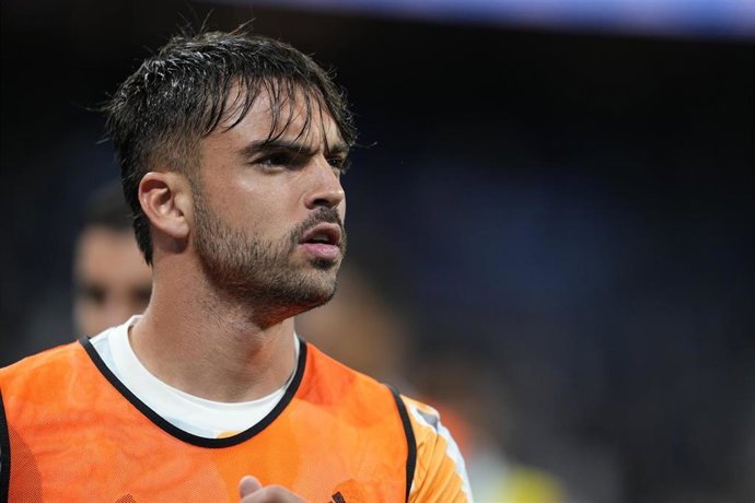 Raúl Asencio antes de un partido del Real Madrid