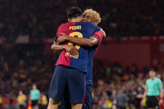 Pedri González i Lamine Yamal celebren un triomf del FC Barcelona