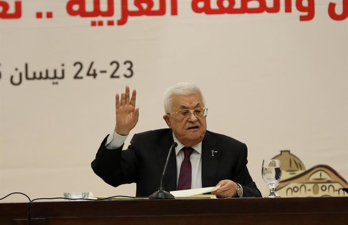RAMALLAH, 23 de abril de 2025 -- O presidente palestino Mahmoud Abbas fala em uma reunião do Conselho Central da Organização para a Libertação da Palestina (OLP) na cidade de Ramallah, na Cisjordânia, em 23 de abril de 2025. Abbas convocou na quarta-feira