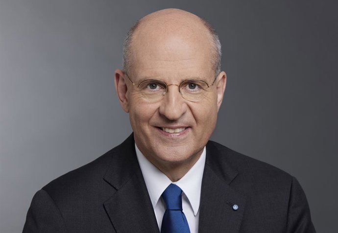 Prof Dr Klemens Joos photographed by Laurence Chaperon