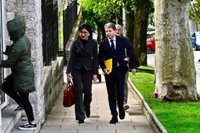 La abogada y el procurador del rey emérito llegan a los juzgados de Santander