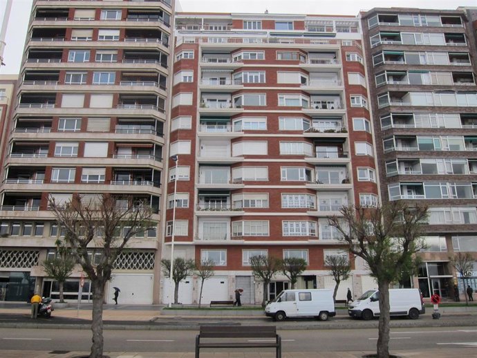 Archivo - Vivienda en Santander.- Archivo