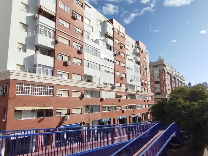 Archivo - Imagen de archivo de viviendas en Huelva.