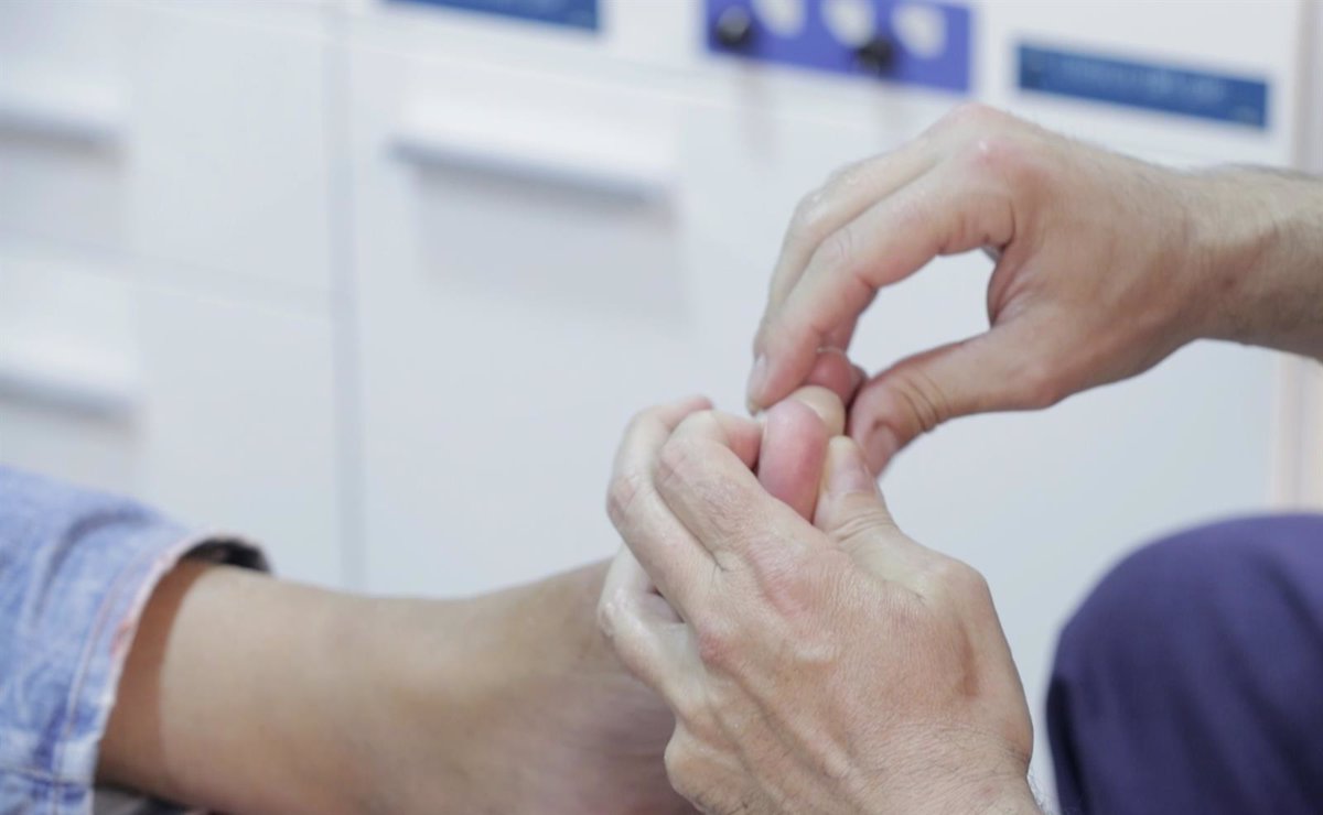 El picor de pies puede esconder enfermedades como la diabetes, infección por hongos o alergia