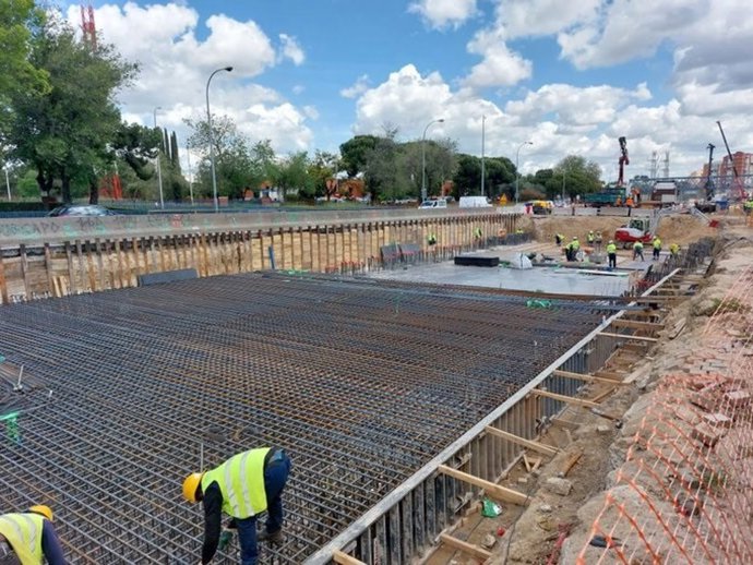 El soterramiento de la A-5 avanza con 28 metros más de losa y con 2.500 pilotes ya instalados