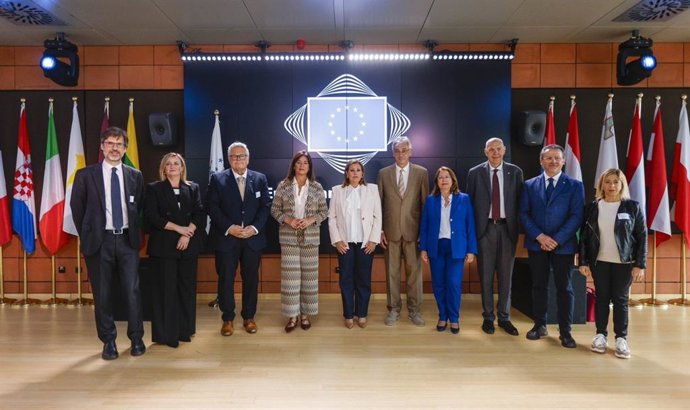 La presidenta de la Asamblea de Extremadura, Blanca Martín, participa en un encuentro de la Calre en Bruselas