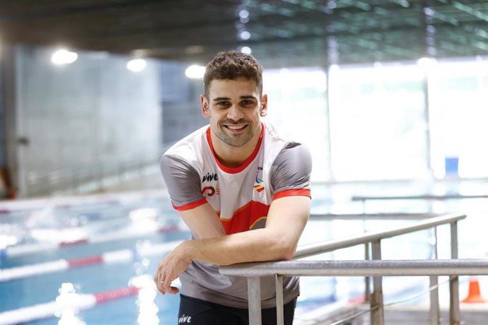 Archivo - El nadador paralímpico Óscar Salguero es uno de los ganadores de los premios CSD-Carrera Dual. 