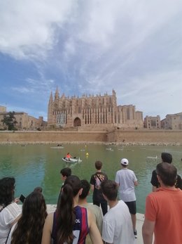 Alumnos de institutos de Mallorca e Ibiza participan en la III Regata Solar de Baleares.