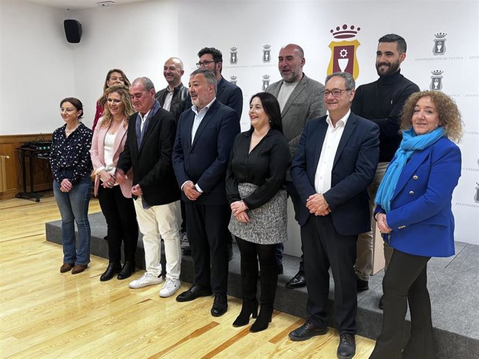 El alcalde de Cuenca, Darío Dolz, junto a su equipo de Gobierno.