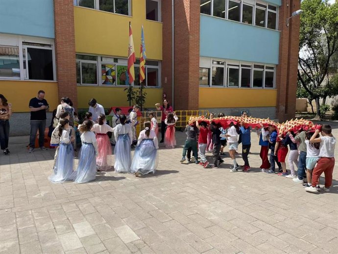 Entrega de peluches en Sedaví