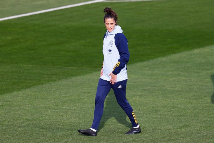 Archivo - Montse Tome looks on during the training session of the Spanish women's team ahead of the UEFA Women's Nations League matches against Belgium and England at Ciudad del Futbol on February 18, 2025, in Las Rozas, Madrid, Spain.