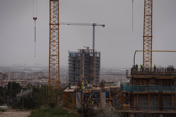 Archivo - Imatge de recurs d'uns habitatges en construcció