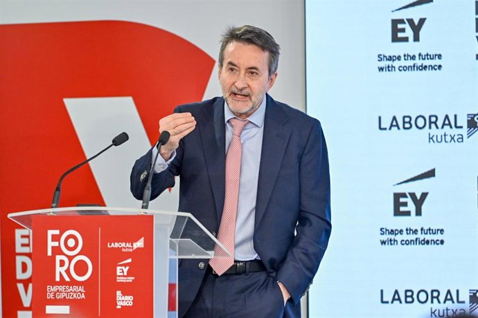 El consejero delegado de Repsol, Josu Jon Imaz, interviene durante el XVIII Foro Empresarial de Gipuzkoa, en DV Gunea, a 16 de mayo de 2025, en San Sebastián, Gipuzkoa, País Vasco (España)