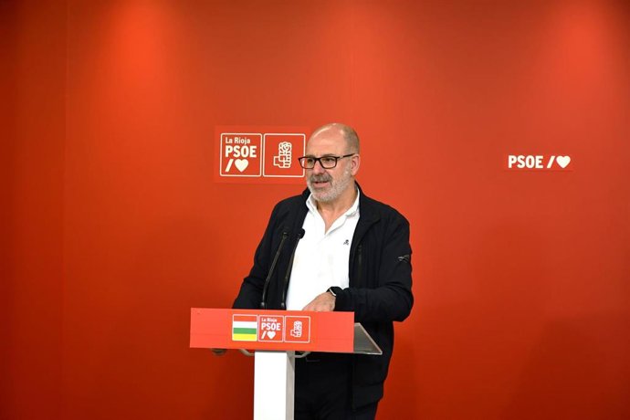 El diputado regional Miguel González de Legarra en comparecencia de prensa