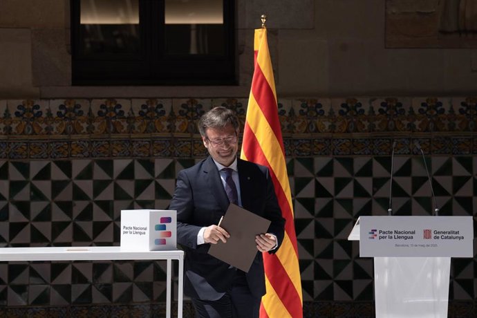 El conseller de Política Lingüística del Govern de la Generalitat de Catalunya, Francesc Xavier Vila, durante la firma del Pacte Nacional per la Llengua, a 13 de mayo de 2025, en Barcelona, Catalunya (España). 