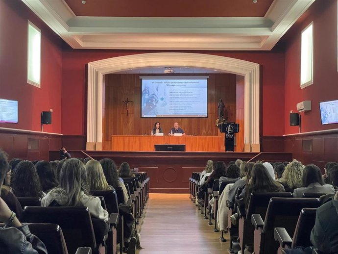 Jornada sobre las salidas laborales de los estudiantes de enfermería.