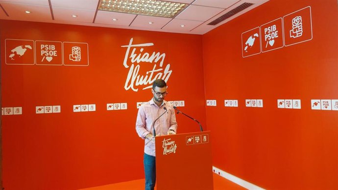 El portavoz del PSIB, Rubén Castro, en rueda de prensa.
