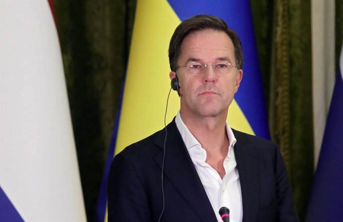 Archivo - Arquivo - 11 de julho de 2022, Ucrânia, Kiev: O primeiro-ministro holandês Mark Rutte e o presidente ucraniano Volodymyr Zelensky (não retratado) participam de uma coletiva de imprensa conjunta após sua reunião em Kiev. Foto: -/Ukrinform/dpa