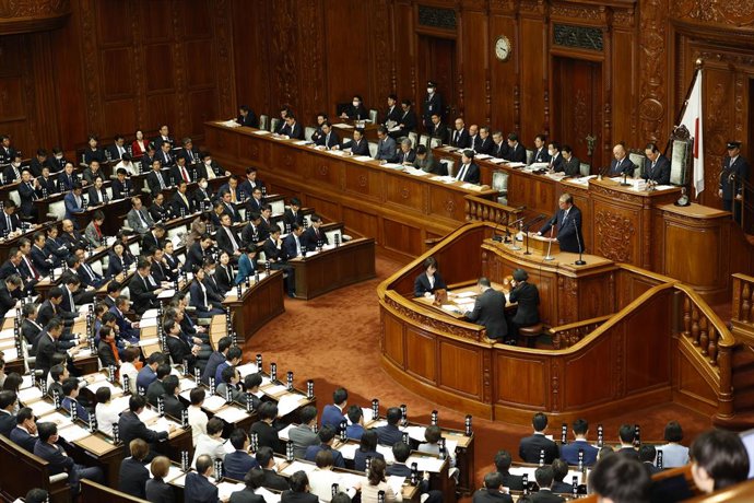 Archivo - Arquivo - 29 de novembro de 2024, Tóquio, Japão: O primeiro-ministro japonês Shigeru Ishiba faz seu discurso político durante a sessão extraordinária da câmara baixa do parlamento no prédio da Dieta Nacional.