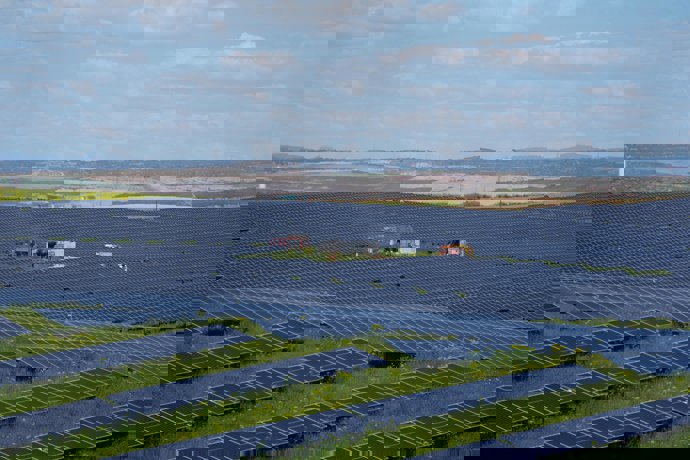 Incendio en un convertidor de una planta fotovoltaica en Salteras (Sevilla)