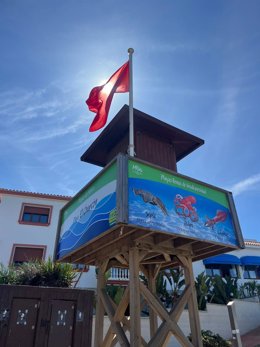 La rotura de una tubería provoca el cierre de la playa del Charcón en Mijas