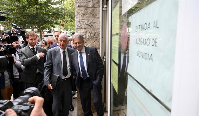 Revilla em sua chegada ao tribunal