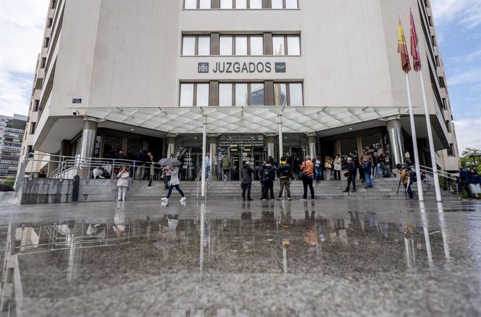 Entrada de los Juzgados de Plaza de Castilla, a 14 de mayo de 2025, en Madrid (España). El delegado del Gobierno en Madrid, Francisco Martín Aguirre, está citado a declarar hoy como investigado ante el juez Juan Carlos Peinado por un presunto delito de ma