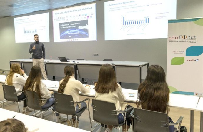 Una de las sesiones impartidas del Proyecto Edufinet