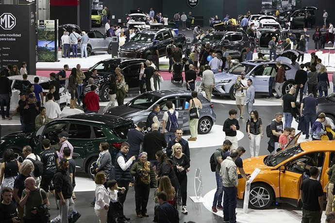 Visitantes en Automobile Barcelona.